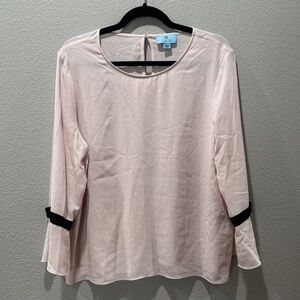 🎀 CeCe Pink Long Sleeve Top w/ Black Bow Tie – Size L -- Beautiful🎀